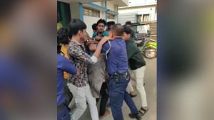 শিশুকে ধর্ষণচেষ্টায় অভিযুক্ত কিশোরকে থানা থেকে ছিনিয়ে নেওয়ার চেষ্টা