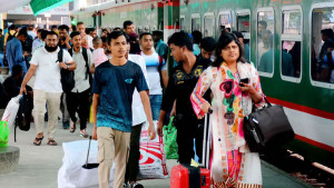 চট্টগ্রাম থেকে ট্রেনে ঈদযাত্রা এবারও স্বস্তিদায়ক হবে না