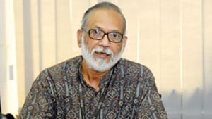 সংবাদমাধ্যম ব্যবসায় না জনসেবা, সেটা আগে ঠিক করতে হবে