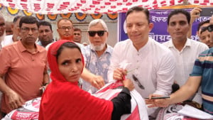 দরিদ্রদের মাঝে ইফতারসামগ্রী বিতরণ শুরু করেছে সায়হাম গ্রুপ
