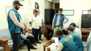 ট্রেনের টিকিট কালোবাজারি, ৮ স্টেশনে দুদকের অভিযান