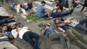 রাতভর কাকরাইলে অবস্থানের পর সকালেও জবি শিক্ষার্থীদের আন্দোলন  