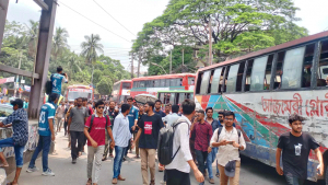 যমুনার উদ্দেশে লংমার্চ শুরু জবি শিক্ষার্থীদের