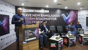 এখনো সাংবাদিকদের বিরুদ্ধে হত্যা মামলা হচ্ছে, এটা গ্রহণযোগ্য নয়: কামাল আহমেদ