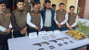 যশোরে অস্ত্র-গুলির চালান আটক, পুলিশ বলছে-গন্তব্য ছিল কক্সবাজার