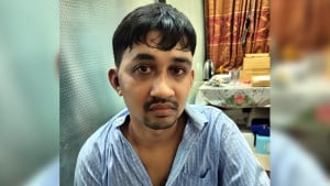 মারধরের পর ছাত্রলীগ কর্মীকে পুলিশে সোপর্দ
