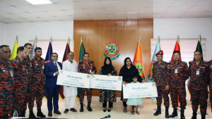 শহীদ ফায়ার ফাইটারদের পরিবারের পাশে এবিজি