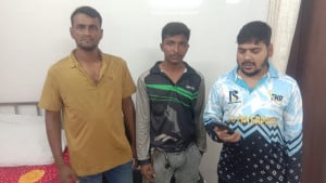 ঘুসি মেরে আনসার সদস্যের নাক ফাটালেন অ্যাম্বুলেন্সচালকরা