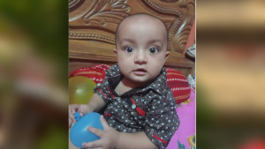 ‘ইট সরাইয়া ছোট্ট মাইয়ারে বাইর করলাম, বাঁচাইতে পারলাম না’