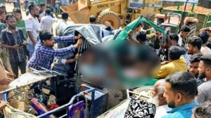 ভোলাগঞ্জে পাথরবাহী ট্রাক্টর চাপায় পর্যটক নিহত, আহত ৫