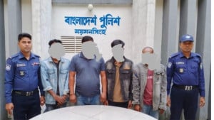 ডাকসু সদস্য রাফিয়ার বাড়িতে ককটেল নিক্ষেপের মামলায় গ্রেপ্তা‌র ৪