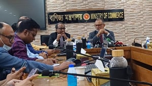 চার-পাঁচ দিনের মধ্যে পেঁয়াজের দাম না কমলে আমদানির অনুমোদন: বাণিজ্য উপদেষ্টা