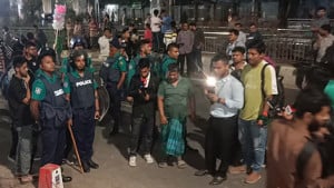 ঢাকা বিশ্ববিদ্যালয়ের টিএসসিতে দুটি ককটেল বিস্ফোরণ