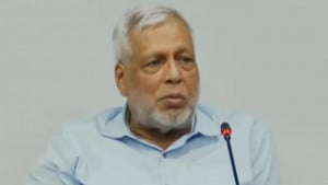 সড়কের ওপর চাপ কমাতে যাত্রীর ২০ শতাংশ রেল ও নৌপথে নিতে হবে: উপদেষ্টা ফাওজুল
