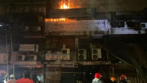 রাজধানীর হোটেল রমনার পাশের মার্কেটে আগুন