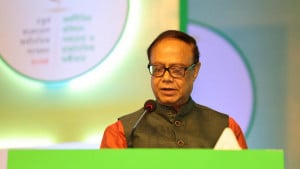 মোট ঋণের এক-তৃতীয়াংশ খেলাপি, কেটে উঠতে ৫–১০ বছর লাগবে: গভর্নর