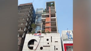 গুলিস্তানে আওয়ামী লীগ অফিসে ভাঙচুর, আগুন