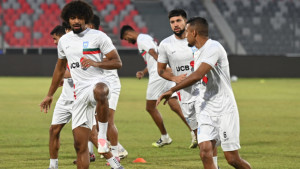 দুই দলের রুদ্ধদ্বার অনুশীলন