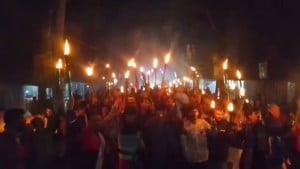 কুড়িগ্রাম-১ আসনে বিএনপির প্রার্থী পরিবর্তনের দাবিতে সড়ক অবরোধ করে মশাল মিছিল 