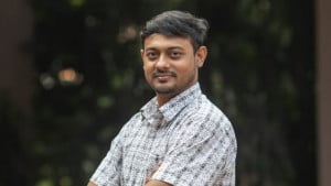 বন্ধু, লাল টুকটুকে স্বপ্ন আর পতাকা একটা সিটের বিনিময়ে বিক্রি করে দিও না: নাসীরুদ্দীন পাটওয়ারী