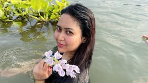 শীতের সকালে একটু নদীতে নামলাম...