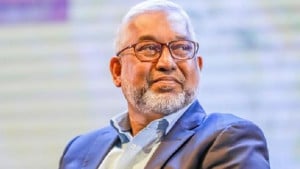 নব্বই দশকের গল্প বলবেন নকীব খান