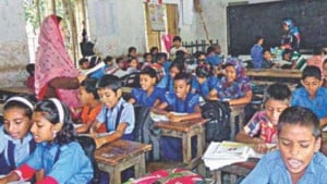 প্রাথমিক শিক্ষার গুণগত মানোন্নয়নে প্রতিবন্ধকতা কোথায়?