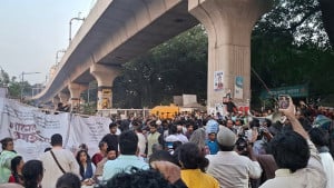 ‘গানের আর্তনাদ’ অনুষ্ঠানে জুলাই মঞ্চের কর্মীদের বাধা, হাতাহাতি