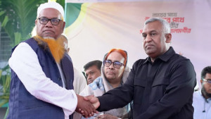সখীপুরের ৩০০ মসজিদে আর্থিক সহায়তা দিলেন সালাউদ্দিন আলমগীর