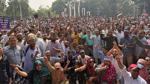শিক্ষকদের কান্না বুঝতে কাঁদানে গ্যাস লাগে?