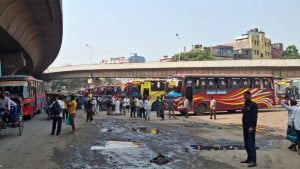 সায়েদাবাদে যাত্রী উপস্থিতি খুবই কম