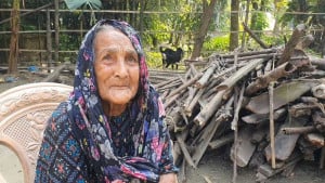 নাম কাটা পড়েছে দুস্থদের ভাতা পাচ্ছেন সচ্ছলরা