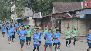 ম্যারাথনে ৭৪ বছরের বৃদ্ধ থেকে ১০ বছরের শিশু