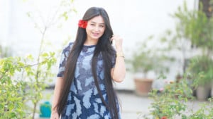 শীতেও চুল ঝলমলে