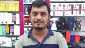 ভবন থেকে পড়ে নিহত প্রবাসীর বাড়িতে মাতম