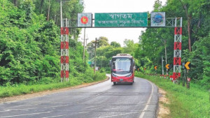 দখলে সংকুচিত মহাসড়ক, এক মাসে ২২ দুর্ঘটনা, ২৭ প্রাণহানি