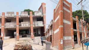 বিল তুলে ঠিকাদার লাপাত্তা, বিপদে ব্যবসায়ীরা