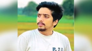 আগ্নেয়াস্ত্র হাতে যুবক জামায়াতের কর্মী, দলের অস্বীকার