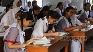 দ্বাদশ শ্রেণির নির্বাচনী পরীক্ষা স্থগিত, নিয়মিত ক্লাসের নির্দেশ