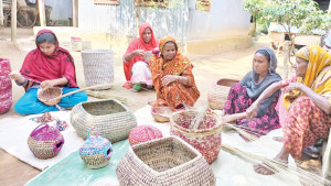 হস্তশিল্পে বদলে যাওয়া ২৭০ গল্প