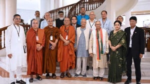 প্রবারণা পূর্ণিমা উপলক্ষে প্রধান উপদেষ্টার সঙ্গে বৌদ্ধ প্রতিনিধিদের শুভেচ্ছা বিনিময়