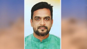 ‘তুই কোন হাত দিয়ে লিখিস, একটু দেখা’ বলেই কোপানো শুরু
