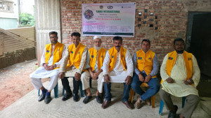 সবুজবাগে দুইশতাধিক মানুষের মাঝে খাবার বিতরণ লায়ন্স ক্লাবের