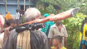 পাখি শিকারে নিষেধ করায় যুবককে এয়ারগানের গুলি