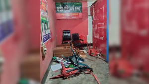 বিএনপি নেত্রীকে গালিগালাজ, ভেড়ামারায় জাতীয় পার্টির অফিস ভাঙচুর