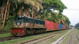 কনটেইনারের জট ও লোকসান কমাতে ট্রেন বাড়ানোর দাবি