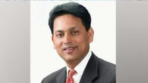 বিমানবন্দর থেকে ফেরত পাঠানো হল মিলনকে