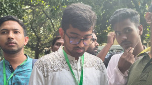 ভোট দিলেন ছাত্রদল সমর্থিত প্যানেলের ভিপি-জিএস প্রার্থী