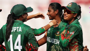লঙ্কানদের দুইশ’র পরই থামালেন মেয়েরা 