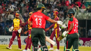 ডট বলের ফাঁদে পড়েছে সবাই